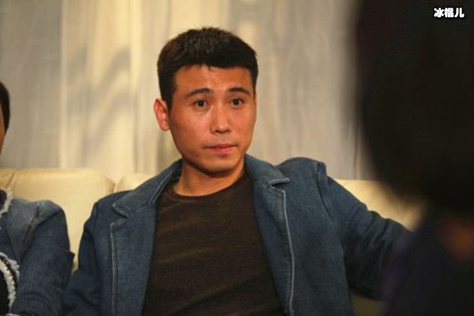 李乃文客串黄金瞳再演医生，和张艺兴的戏份很搞笑