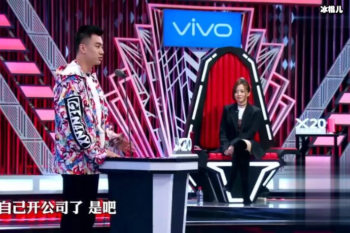 张靓颖公演忘词陈秋莳发声，是为她解释还是高调官宣？