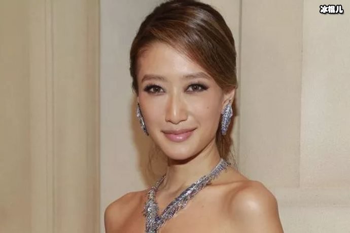 她是港圈的气质女星，实力出演上百部作品可惜一直二三线徘徊