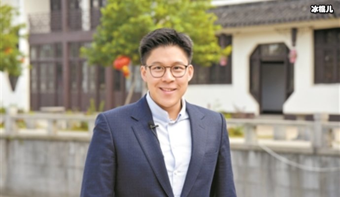 霍启刚孩子太太一起动员，豪宅客厅曝光令人羡慕