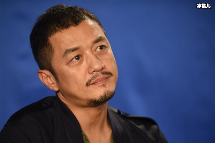 生意惨淡经商再失败李亚鹏满脸愁容压力大，网友：回来演戏吧