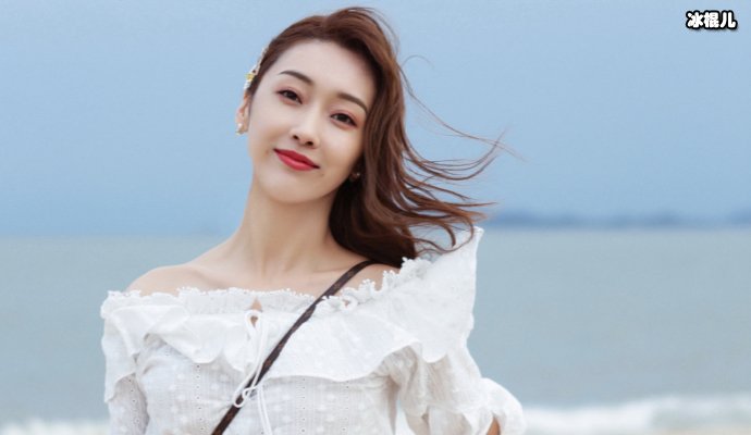 宣璐现身机场五官精致古典优雅，网友纷纷表示羡慕