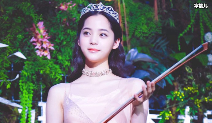 欧阳娜娜的闺房首次公开，温馨又可爱的简约公主风