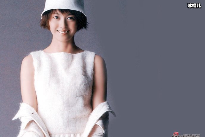 梁咏琪开直播庆祝生日，与粉丝们亲密互动女儿惊喜出镜