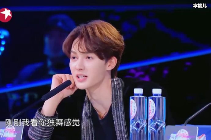朱正廷节目被安排低俗台词，爆料后遭粉丝反扑说：望官方给出解释