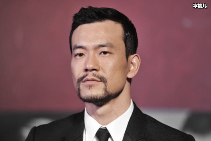 廖凡夫妻二人相处愉快，与友人聚会显亲密结婚多年恩爱照常