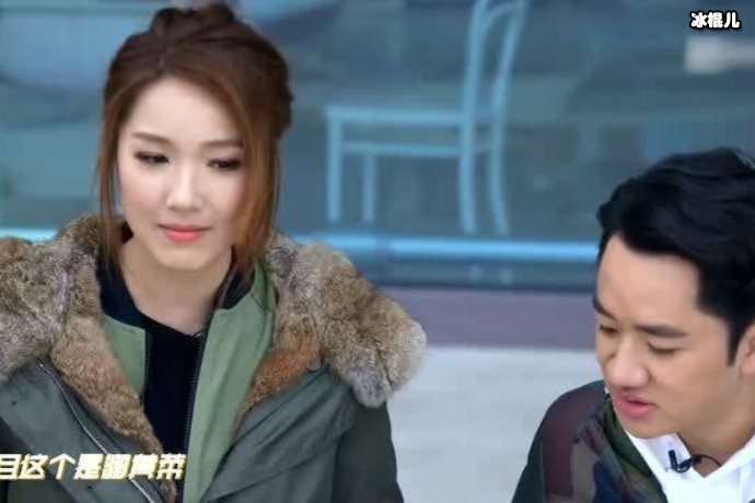 王祖蓝夫妇齐逛街被群嘲像路人，网友：不是说怀孕了？