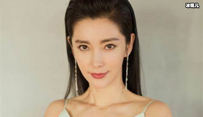 同龄人中她的妹妹年纪最小，李冰冰、撒贝宁和刘恺威都羡慕不已