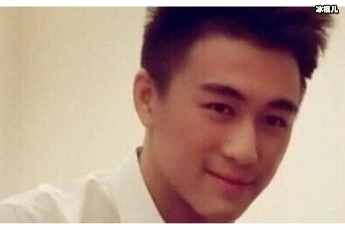 何猷君手机屏保曝光，求婚奚梦瑶的合照