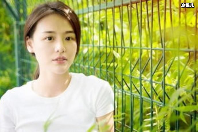 她一手把外甥女马思纯捧成影后，却对儿子只字不提原因让人心痛