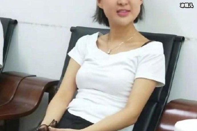 郭美美：“18线女艺人别蹭我热度，黄景瑜曾是我前男友。”