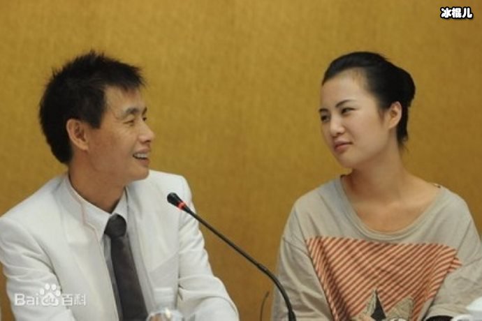 梁咏琪晒少女时代的照片，年幼时的她长发及腰青春感十足