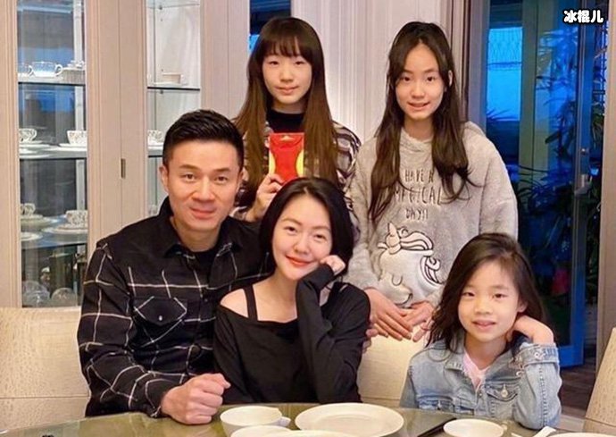 小S为什么那么节俭 