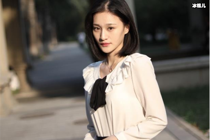演员黄雯照片