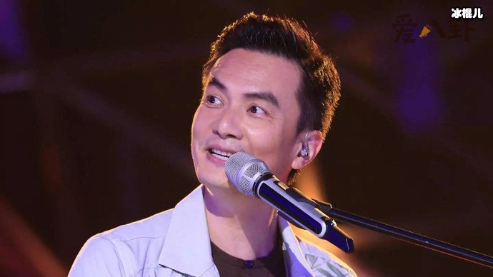 歌手李泉老婆是陈洁仪? 李泉曾有过几段感情史?