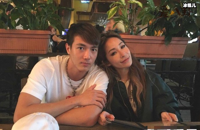 萧亚轩被狗咬伤脸部, 疑似与男友在家互殴
