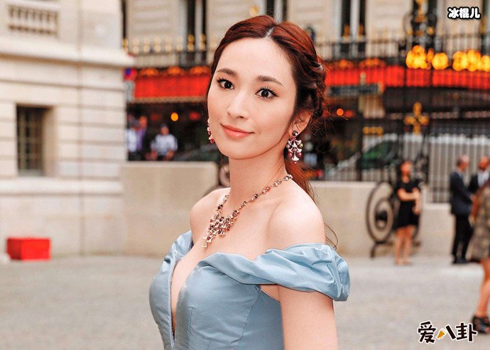 准豪门阔太吴佩慈