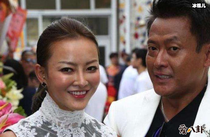 魏骏杰老婆张利华资料,小魏骏杰20岁今承认分开自曝原因