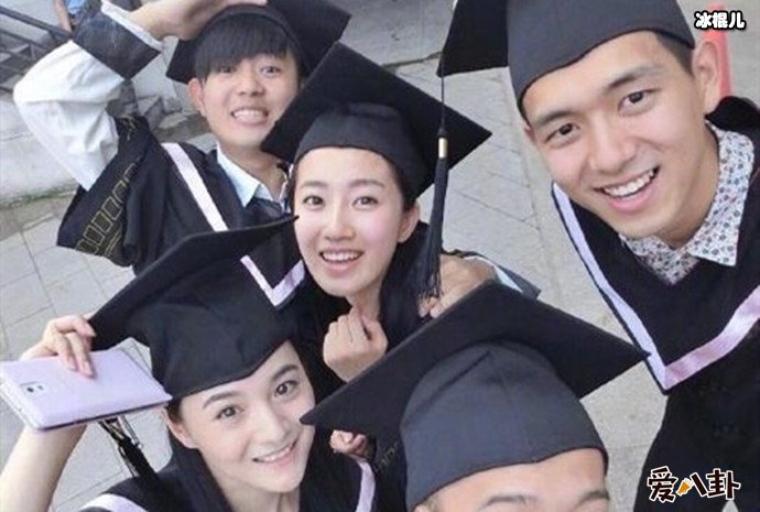 李现被曝喜欢类型清纯动人的女孩？其大学照被曝光！