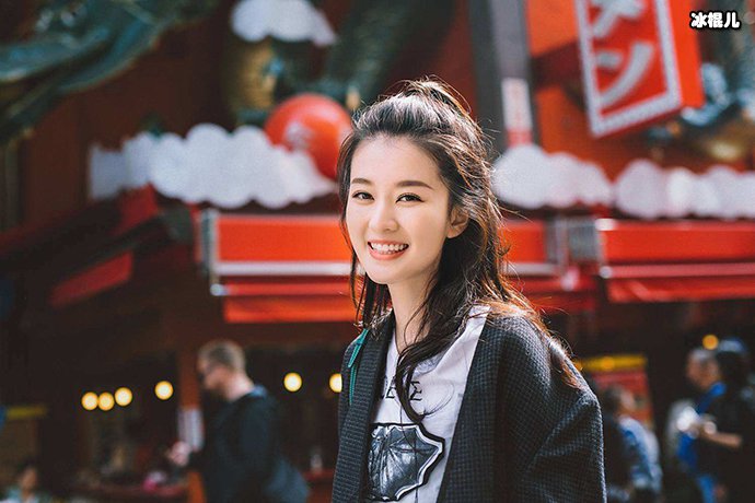 网曝乔欣家庭背景雄厚是白富美