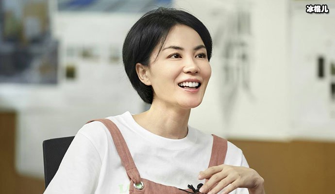王菲染绿色头发, 与一男子合照近照曝光男子身份被扒出
