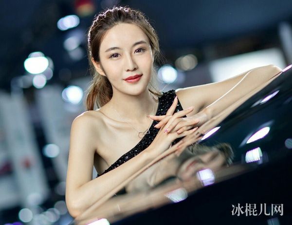 非诚勿扰郝文婕个人资料身高三围 服装设计师郝文婕微博生活近照