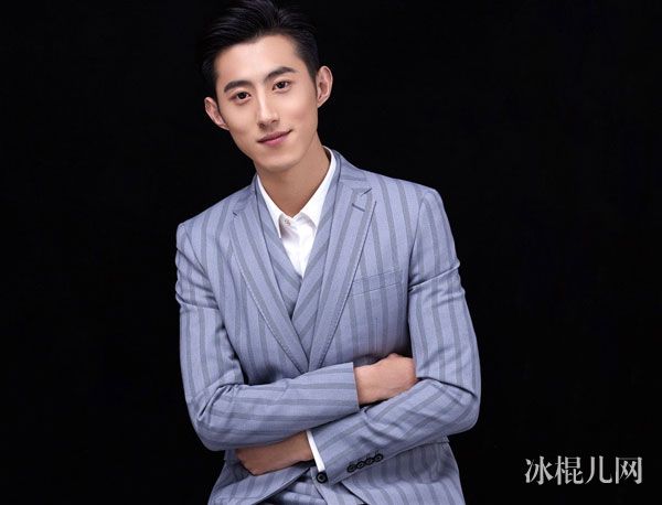 非常完美男嘉宾钟铖微博生活照片 钟铖个人资料家庭背景妈妈照片