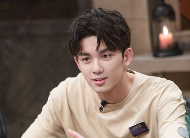 吴磊为什么从来不提爸爸 妈妈是四川哪里人家庭背景曝光