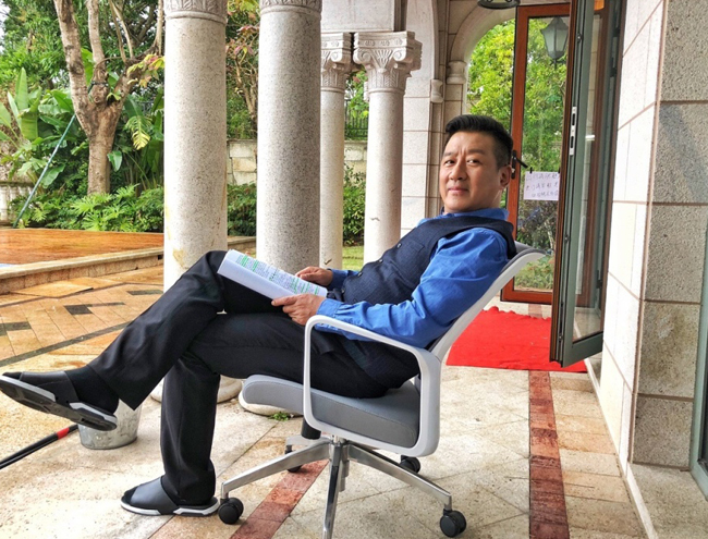 丁勇岱现任妻子是谁赵雪华吗 老戏骨演艺事业稳定婚姻