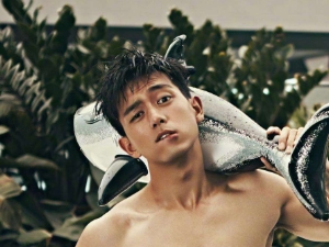 李现高考采访视频曝光 李妈妈被赞有气质意外曝光家境