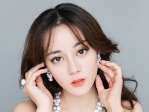 何炅骂迪丽热巴心机重 圈内人士评价迪丽热巴