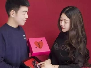 二霖霖真人照片 颜值身材大翻车这是美妆界的乔碧萝吗