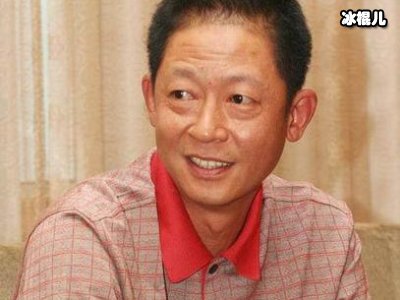 央视主持人求爱王志文被拒，如今快五十的她家庭幸福事业有成！