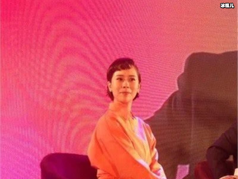 她和海清是同学却海清老师黄磊为爸爸！被称烂片女王的居然她！