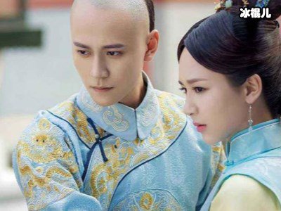 杨紫被曝将和旧爱秦俊杰复合，二人同时晒出儿时照片是巧合？