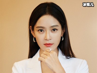 王媛可凭借“纯妃”一角走红，丈夫是容嬷嬷干儿子