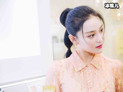 张馨予不做演员做生意？摆地摊买东西是真的吗？
