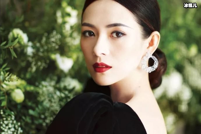 章子怡被曝怀三胎，微博晒女儿撸猫照难道是预示着新生命到来？