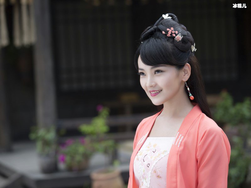 电视剧《人间烟火花小厨》内容，男女主角都是高颜值！