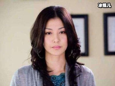 36岁李彩烨退圈进入婚姻很快乐，海上冲浪乐趣多