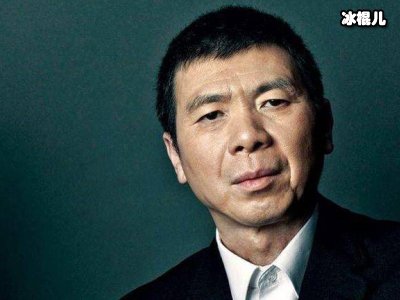 62岁冯小刚素颜，与高曙光合照牙齿成了亮点！