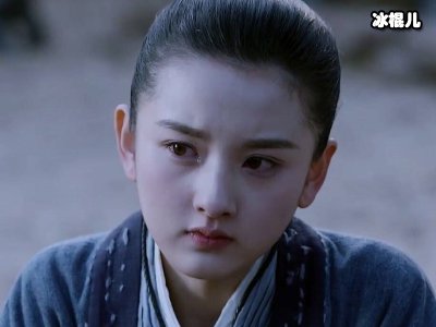 “小张柏芝”宋祖儿减龄穿搭，这样的穿搭就如可爱少女一枚！