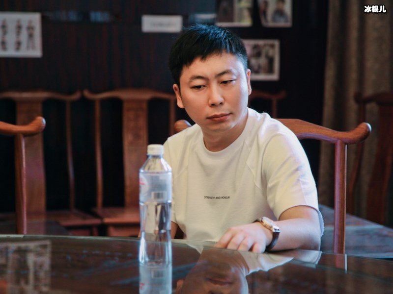 《香蜜》导演邀请邓伦杨紫合作，自称愿为杨紫延期新剧！
