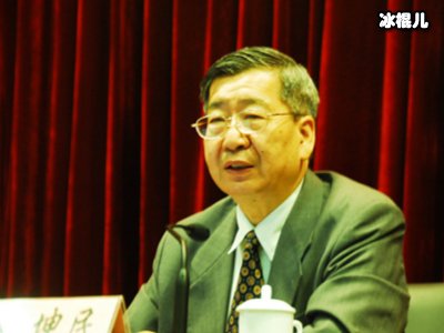 80岁“雄霸”近况，身材依旧魁梧受访中谈及养生秘诀！