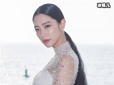 “亚洲第一美女”才是真腿精，她穿上无痕裤仍然宽松