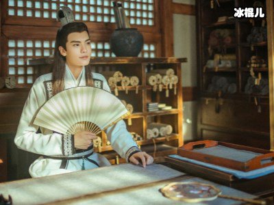 《漂亮书生》预告曝光，鞠婧炜女扮男装造型被吐糟！