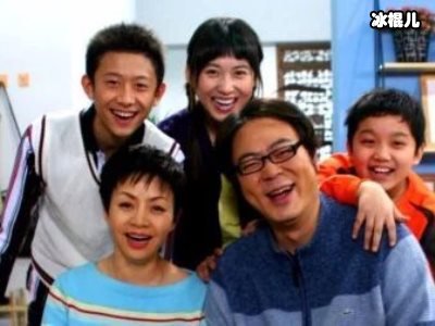 《家有儿女》剧组时隔多年重聚，一家五口温馨幸福！