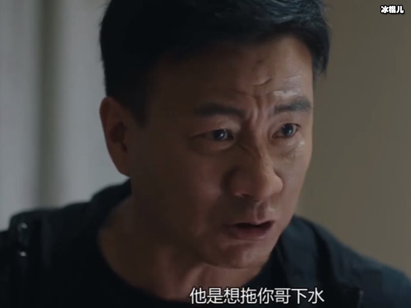 《猎狐》杨建群主动帮助坏人，剧中一处细节早已铺垫他的叛变！