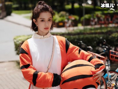 “金牌绿叶”妻女相继生病，为生活去做售货员！