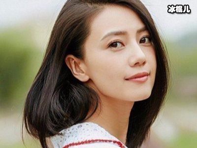 不老女神高圆圆带女儿探老公，家庭和睦让人羡慕！